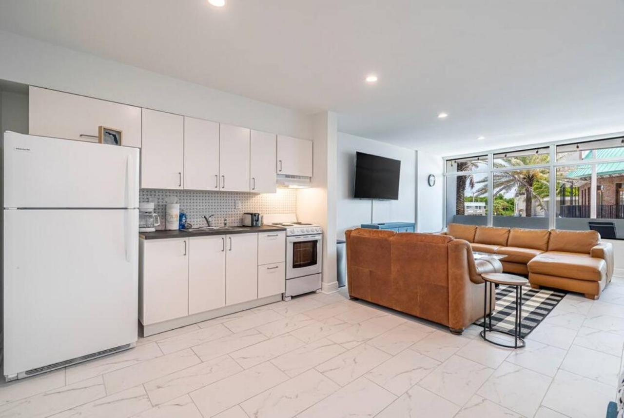 The Purple Pelican Beachfront With Ocean Balcony Unit 3 Форт Лодърдейл Екстериор снимка