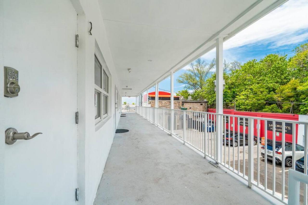 The Purple Pelican Beachfront With Ocean Balcony Unit 3 Форт Лодърдейл Екстериор снимка
